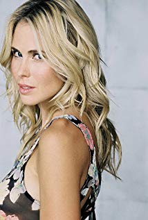 How tall is Anna Hutchison?